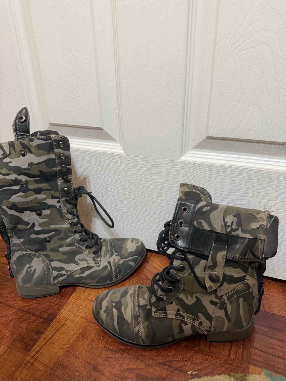 Women’s Camouflage Lace-Up Combat Boots - Olive Camo